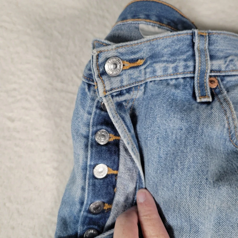Levi's 501 Original Fit Jeans Mens 40x32 Light Wash Blue Straight Button Fly